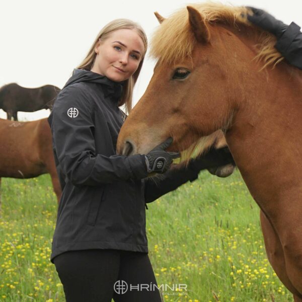 hekla-jacket-womens_johanna_clapping_horse(1)