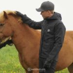 hekla-jacket-mens_benjamin_clapping_horse_cap