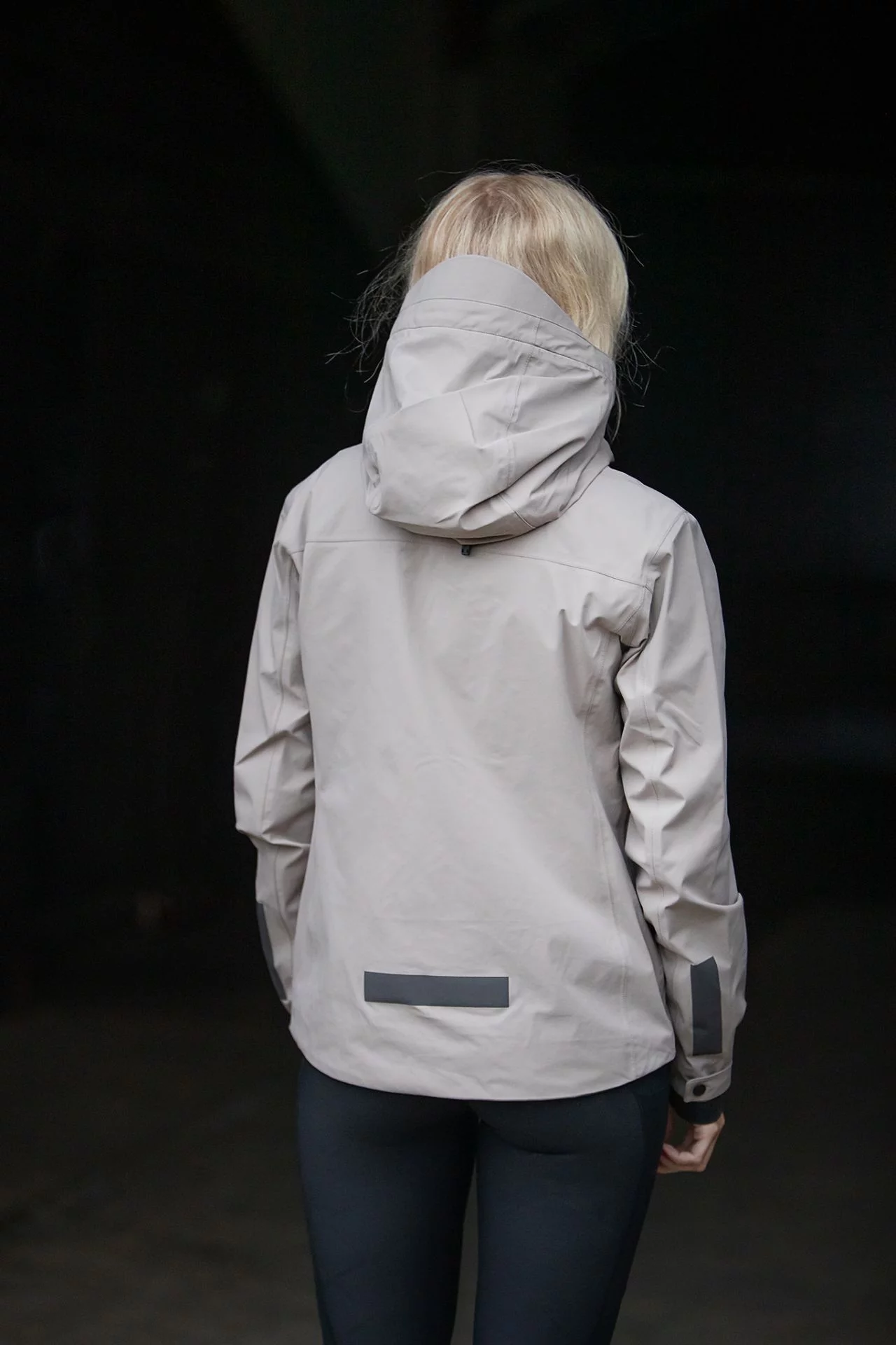 rainjacket-gletta-women-sand-back_1920x1920