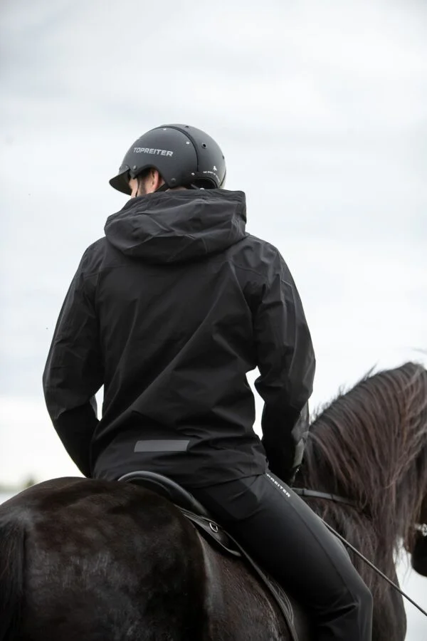 rainjacket-horse-riding-gustur-men-back_1920x1920