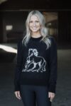 topreiter-hoodie-unisex-varmi-black-stable-front-smile_1920x1920
