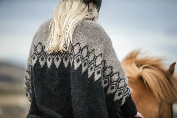 Isar-Poncho-Jacket_beige-4_homepage