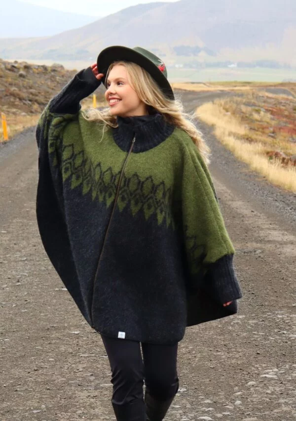 kidka_poncho-green-5_small-e1727785802961