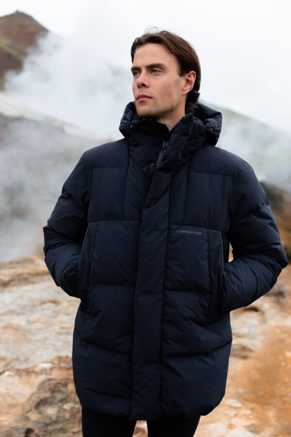 topreiter_parka_strengur_unisex_black_men_closeup_1920x1920