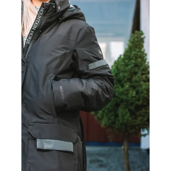 MH_Royal_Saga_Coat_4