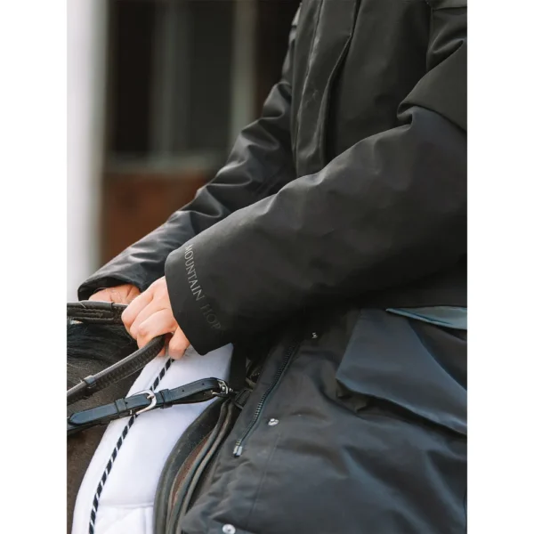 MH_Royal_Saga_Coat_5