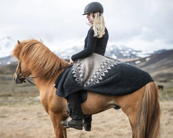 Isar-Poncho-Jacket_beige-2 (1)