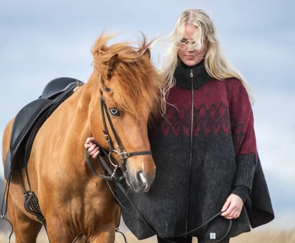 Isar-Poncho-Jacket_red2-e1718960887174