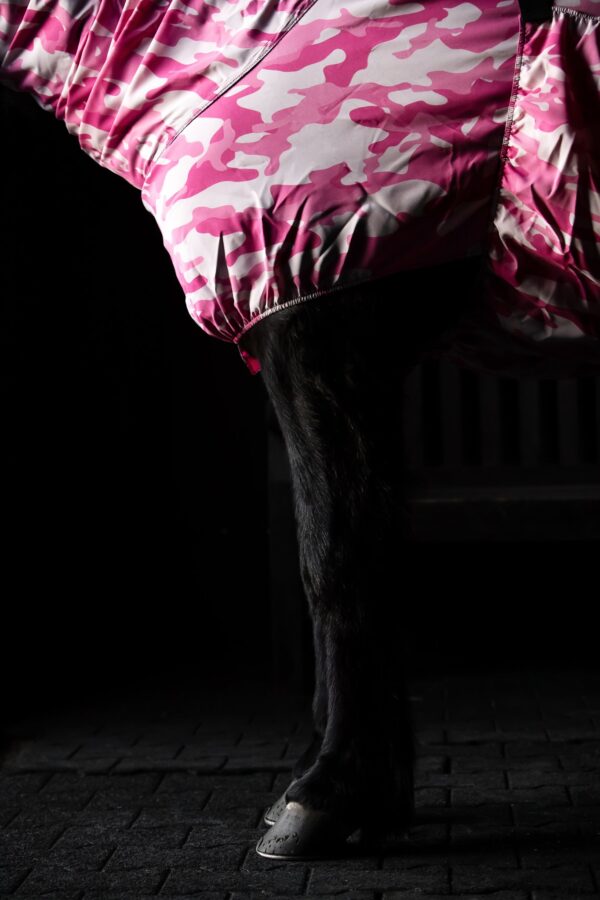 topreiter-eczema-rug-pink-camouflage-detail_1365x2048