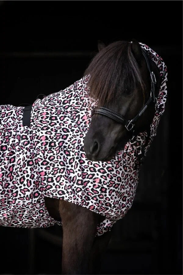 topreiter-sweetitch-rug-horse-leo-pink-fronthalf_1365x2048