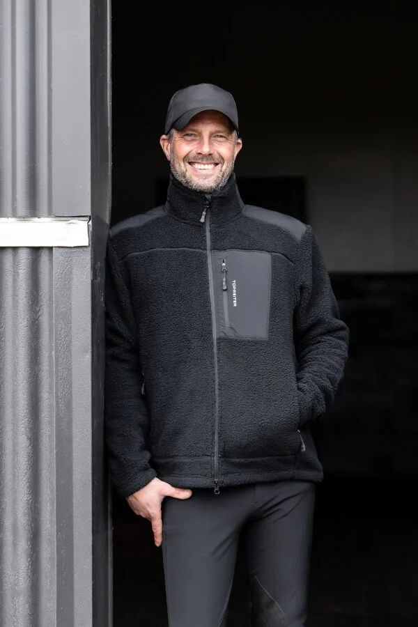 topreiter-equestrianwear-men-fleece-jacket-kjolur-black-front_1365x2048
