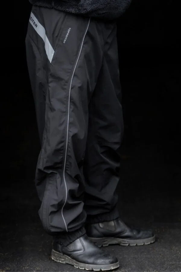 topreiter-equestrianwear-unisex-rain-pants-kari-black-men-side_1365x2048