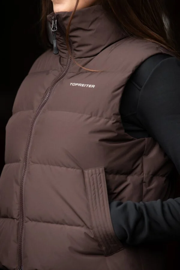 topreiter-equestrianwear-women-cropped-vest-abel-brown-front-logo-detail_1365x2048