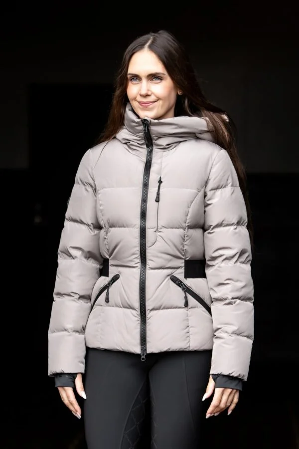 topreiter-equestrianwear-women-puffer-jacket-moa-sand-front_1365x2048