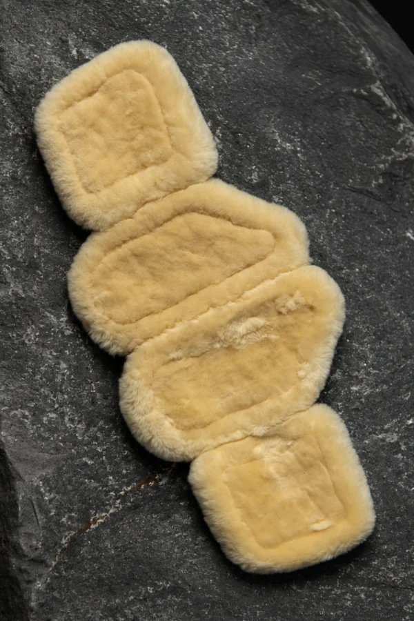 topreiter_anatomic_saddlegirth_magicmove_lambskin_inside_1365x2048